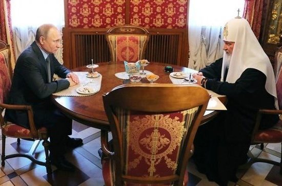Путин поздравил патриарха с годовщиной интронизации