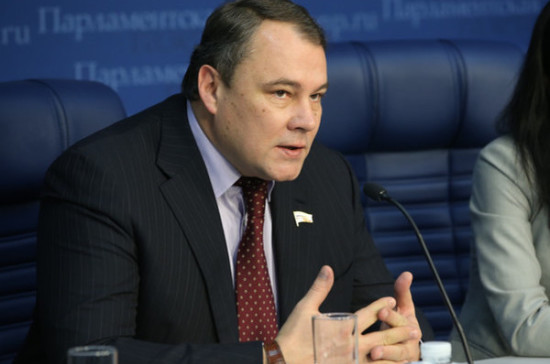 Толстой: расширение представительства Молодежного парламента пойдет ему на пользу