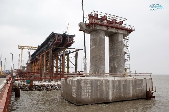 Строители начали монтаж железнодорожных пролётов Крымского моста