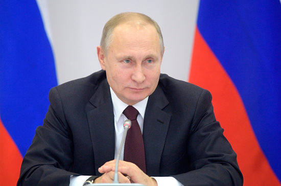 Путин получил удостоверение зарегистрированного кандидата в Президенты России