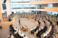 Спикер сейма Литвы предложил уменьшить число парламентариев