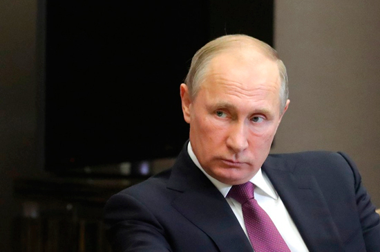 Путин призвал Генпрокуратуру незамедлительно реагировать на задержку зарплат граждан
