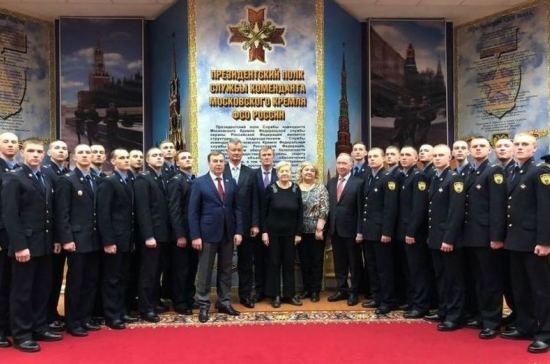 Зубарев в составе красноярского землячества встретился с военнослужащими Кремлёвского полка