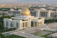 В Туркмении распродают президентский автопарк