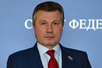 Сенатор Васильев поздравил россиян с Днём защитника Отечества