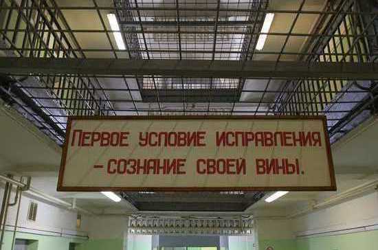 Главврач перинатального центра в Красноярске пытался выехать за рубеж, находясь под арестом