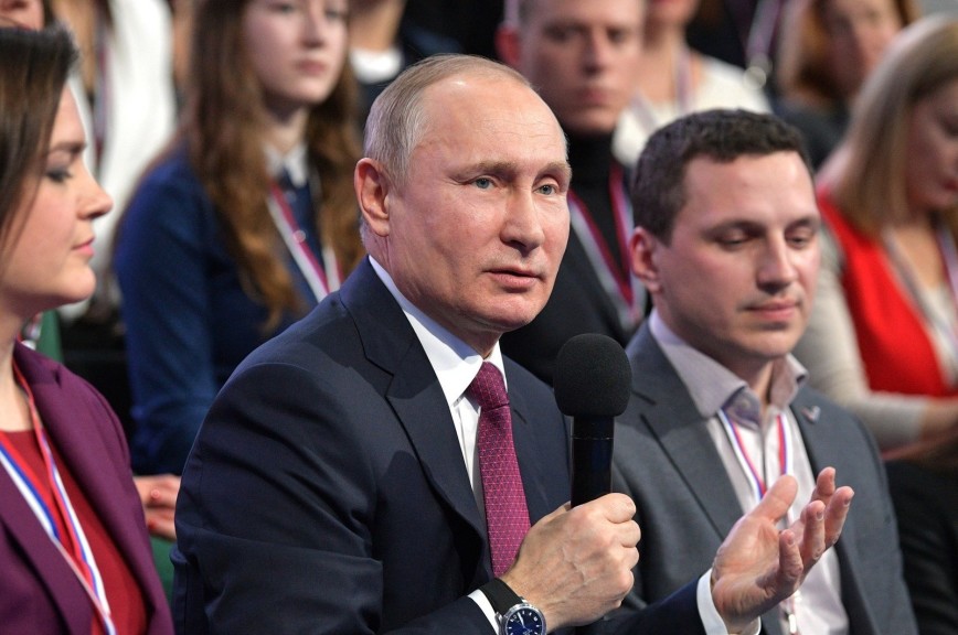 Путин заявил об отсутствии за рубежом такого же мощного оружия, как в России