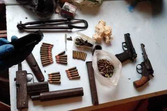 Полиция Ялты при расследовании убийства обнаружила большой арсенал оружия