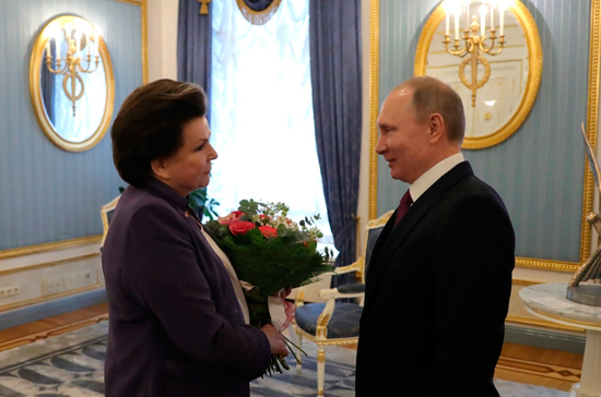 Путин поздравил первую женщину-космонавта Валентину Терешкову с днём рождения