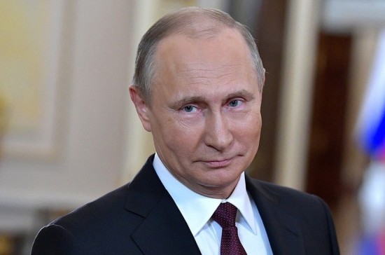 Владимир Путин поздравил россиянок с 8 марта стихами