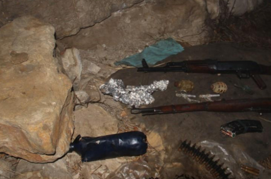 Полицейские обнаружили в Карачаево-Черкессии тайник с оружием
