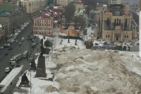 Прокуратура проверит законность складирования снега на центральную площадь Владивостока 