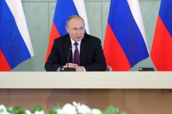 Путин анонсировал подготовку новой редакции майских указов