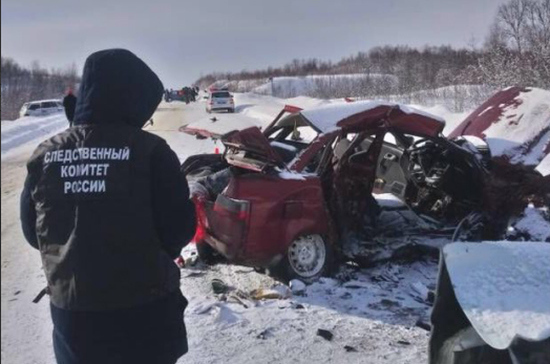 В ДТП в Мурманской области с участием 11 машин погибла 5-летняя девочка, 6 человек в больнице