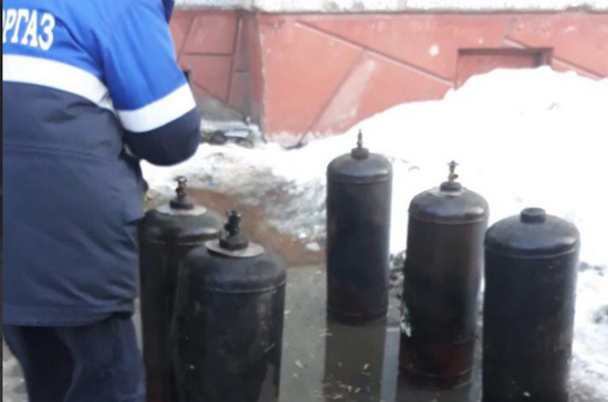 В Омске причинами взрыва газа и пожара в квартире стала самовольная врезка