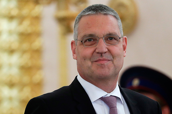 Евросоюз отозвал для консультаций своего посла в России