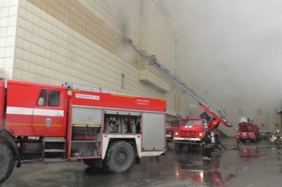 В Кемеровской области из-за пожара в ТЦ введён режим ЧС