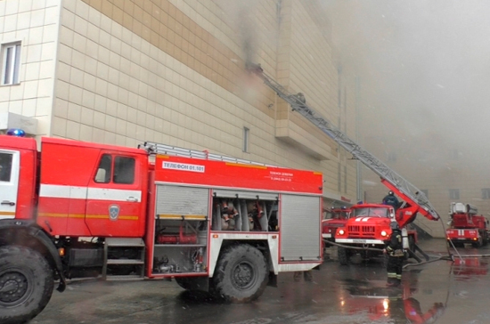 Пользователи соцсетей благодарят сотрудников МЧС за спасение людей при пожаре в ТЦ в Кемерове
