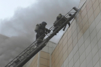Тушившие пожар в ТЦ «Зимняя вишня» спасатели объяснили свои действия 