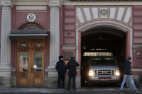 Американские дипломаты покидают здание генконсульства в Петербурге