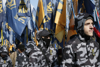 Украинские националисты провели в Киеве марш против олигархов