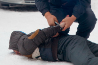 В Саратовской области остановленный пьяный водитель ударил сотрудника ДПС ножом в шею