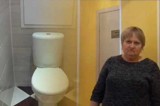 В Тюмени нотариус отказалась вести прием, пока клиенты не вымоют туалет