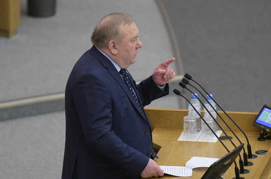 Шаманов призвал взвешенно и аккуратно реагировать на политические провокации