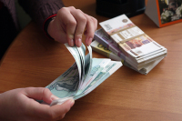 В Чите полицейский нашёл 805 тыс. рублей в лифте и сразу появились два хозяина денег