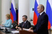 Владимир Путин пообещал закон, который удешевит мобильную связь