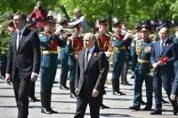 Президент Владимир Путин после Парада Победы проследовал к Могиле Неизвестного Солдата, чтобы почтить память погибших в Великой Отечественной Войне. Фото: ПГ / Игорь Самохвалов