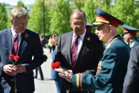 Пресс-секретарь президента Дмитрий Песков и министр иностранных дел Сергей Лавров.Фото: ПГ / Игорь Самохвалов