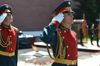 Почётный караул у вечного огня на Могиле Неизвестного Солдата в Александровском саду.Фото: ПГ / Игорь Самохвалов