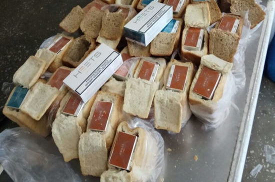 Уссурийские таможенники обнаружили в вывозимом хлебе 30 блоков электронных сигарет