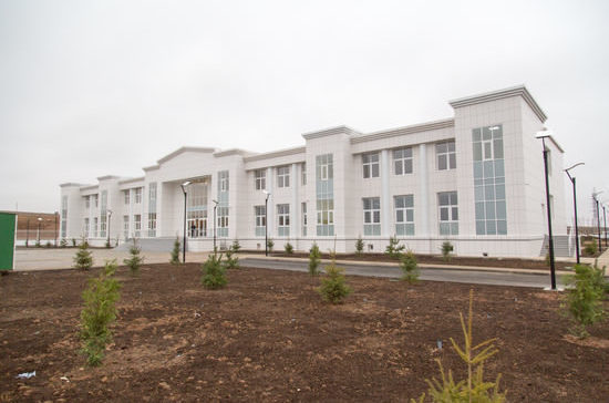 В Астраханской области открыли школу, построенную по просьбе и на средства Туркмении