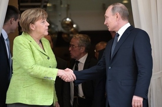 Песков: Путин и Меркель на встрече смогут сверить часы по Украине и Сирии