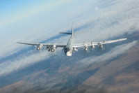 Видео полета российских Ту-95 c истребителями США попало в Сеть