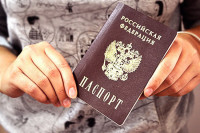 Губернатор Петербурга вручил школьникам первые паспорта