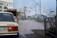 В Алтайском крае подростка ошпарило кипятком из лопнувшей трубы на улице