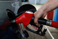 Бензин резко подскочил в цене, обещая не останавливаться на достигнутом 