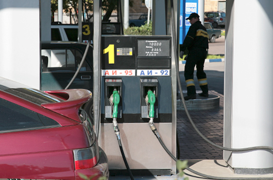 Росстат зафиксировал рост цен на бензин на 13%