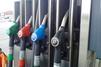 Росстат сообщил о недельном росте розничной цены бензина в России на 80 копеек