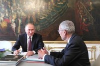 Путин пригласил президента Австрии приехать в Россию