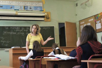 Таджикистан просит Россию направить в страну больше учителей русского языка