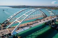 Дорогу в Крым с нового моста хотят украсить «въездными воротами»