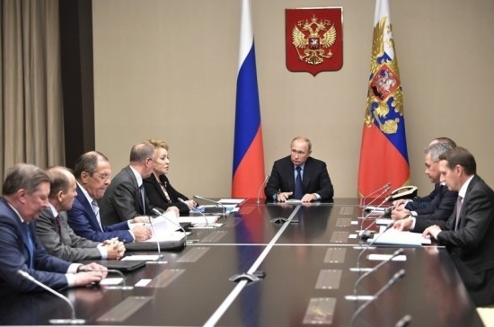 Путин обсудил с Совбезом ситуацию на юго-востоке Украины