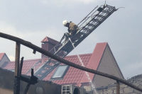 В Евпатории ликвидировали пожар в частном гостевом доме «Арсенал»
