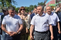 Володин осмотрел реконструированный городской парк в Вольске