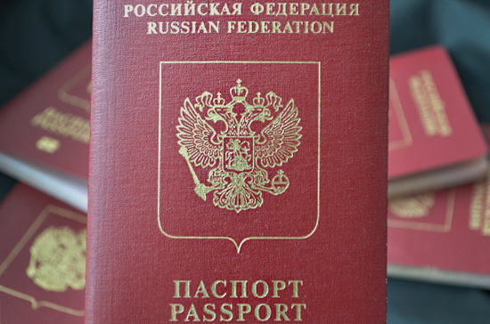 Затулин предложил упростить получение российского паспорта ряду категорий граждан Украины
