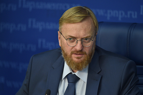 Милонов предложил приостанавливать водительские права неплательщикам алиментов